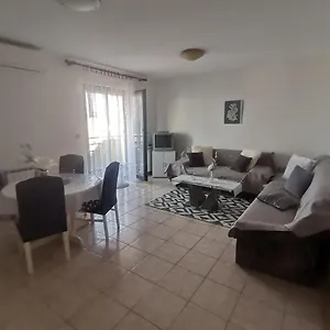 Apartment Petrica, Malinska